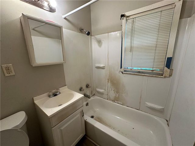 5708 Park Avenue, Kansas City, MO 64130