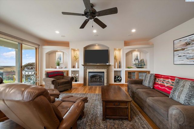 1376 Tuscany Pl, Richland, WA 99352