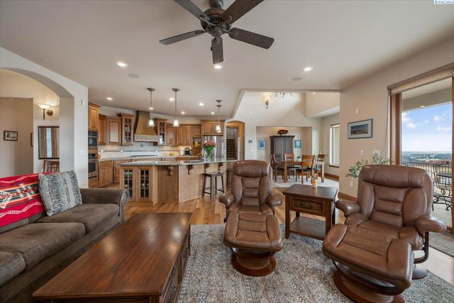 1376 Tuscany Pl, Richland, WA 99352