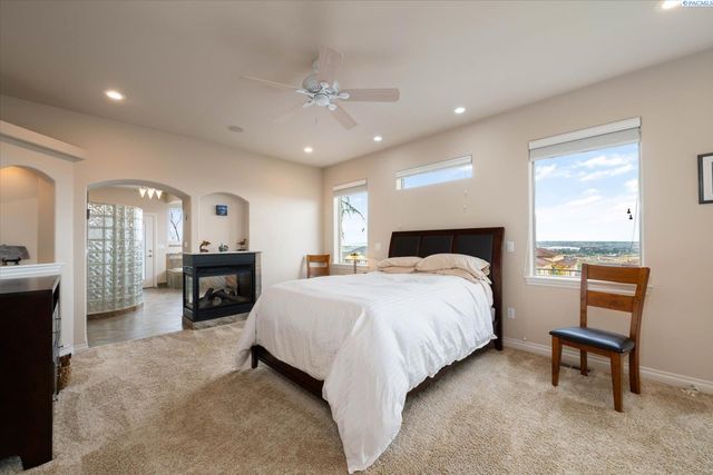 1376 Tuscany Pl, Richland, WA 99352