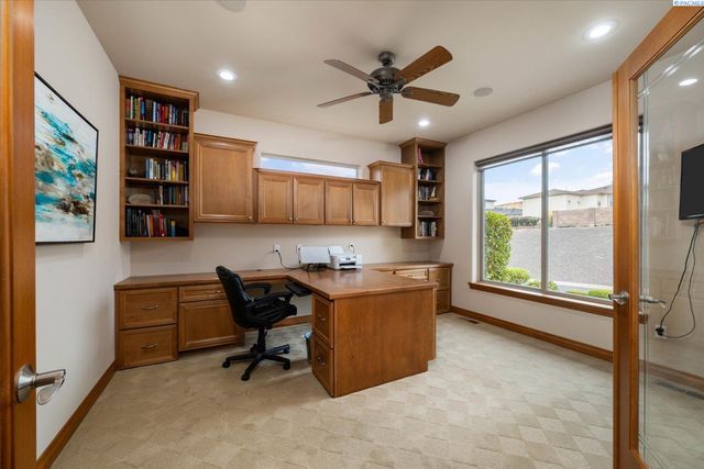 1376 Tuscany Pl, Richland, WA 99352