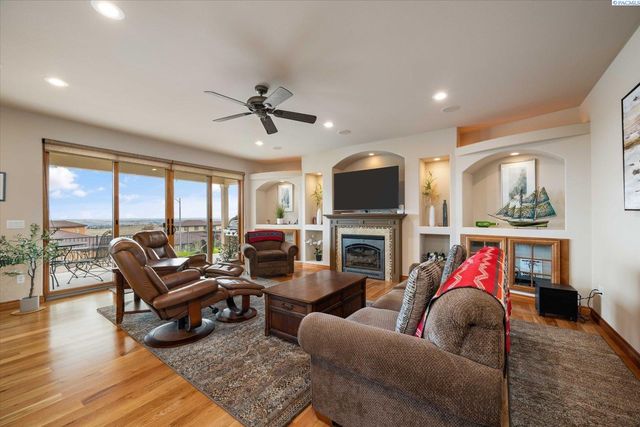 1376 Tuscany Pl, Richland, WA 99352