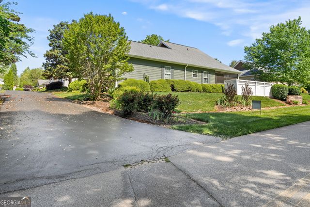 419 Long View Cir., Hiawassee, GA 30546