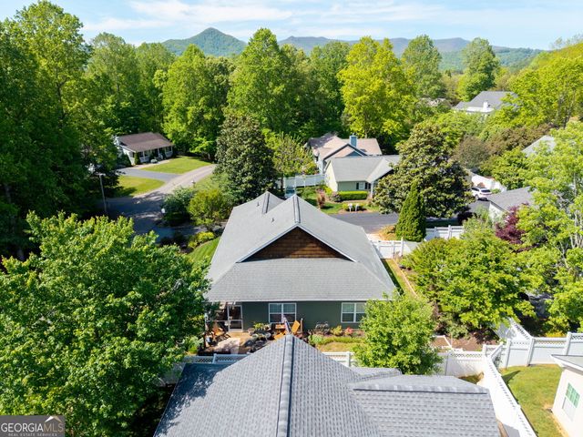 419 Long View Cir., Hiawassee, GA 30546