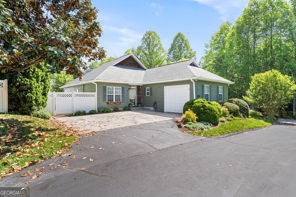 419 Long View Cir., Hiawassee, GA 30546