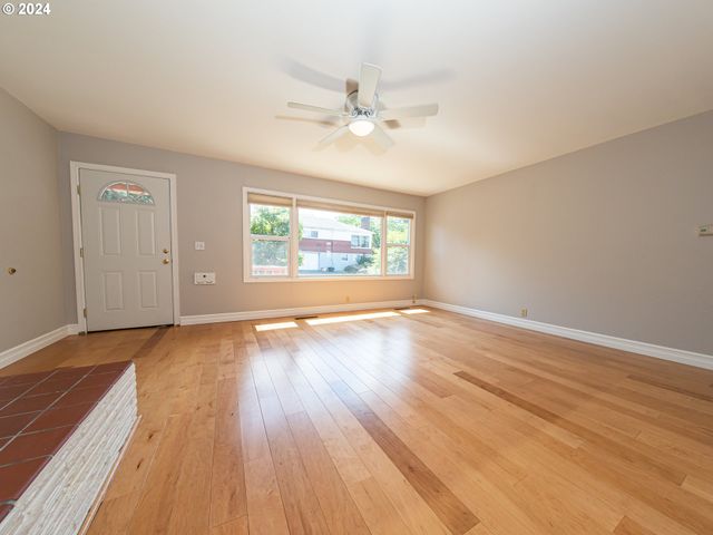 -1 Se TIBBETTS St, Portland, OR 97206