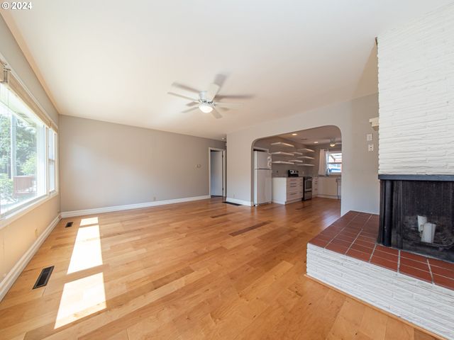 -1 Se TIBBETTS St, Portland, OR 97206