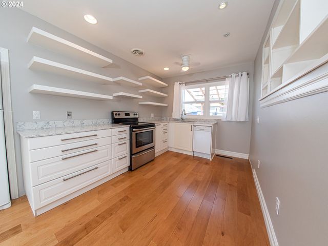 -1 Se TIBBETTS St, Portland, OR 97206