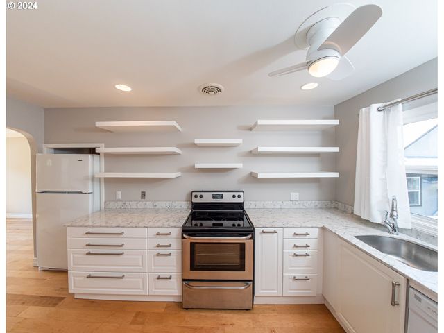 -1 Se TIBBETTS St, Portland, OR 97206