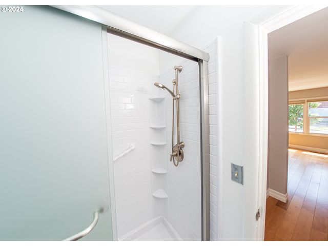 -1 Se TIBBETTS St, Portland, OR 97206