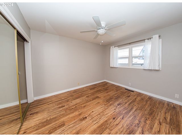 -1 Se TIBBETTS St, Portland, OR 97206