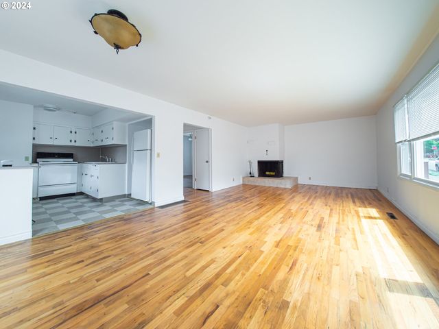 -1 Se TIBBETTS St, Portland, OR 97206