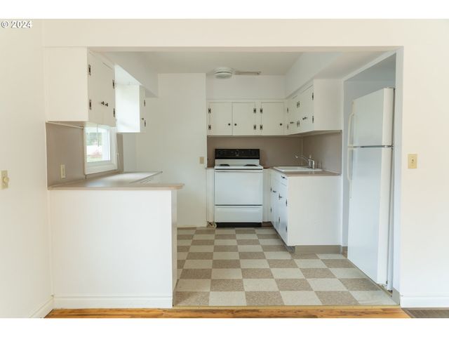 -1 Se TIBBETTS St, Portland, OR 97206