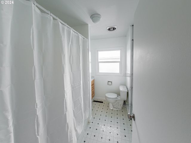 -1 Se TIBBETTS St, Portland, OR 97206