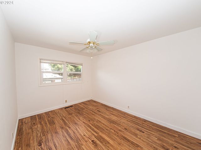 -1 Se TIBBETTS St, Portland, OR 97206