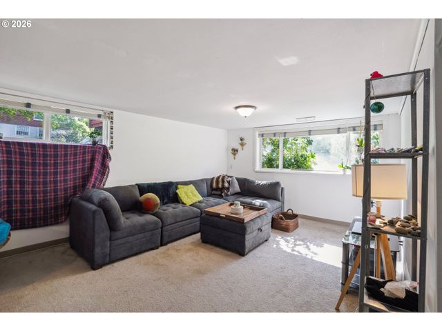 -1 Se TIBBETTS St, Portland, OR 97206