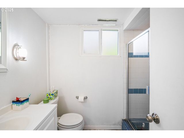 -1 Se TIBBETTS St, Portland, OR 97206