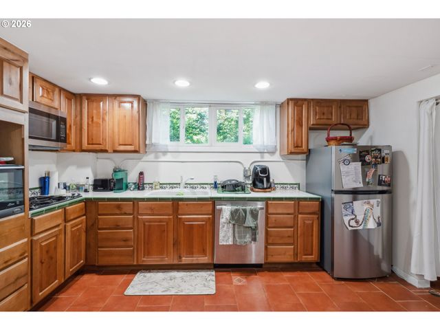 -1 Se TIBBETTS St, Portland, OR 97206