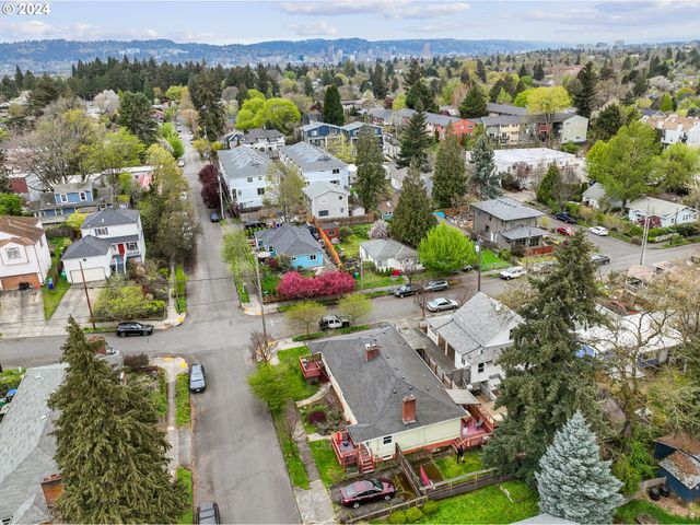 -1 Se TIBBETTS St, Portland, OR 97206