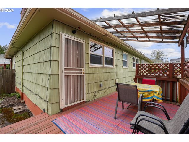 -1 Se TIBBETTS St, Portland, OR 97206