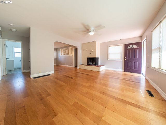 -1 Se TIBBETTS St, Portland, OR 97206