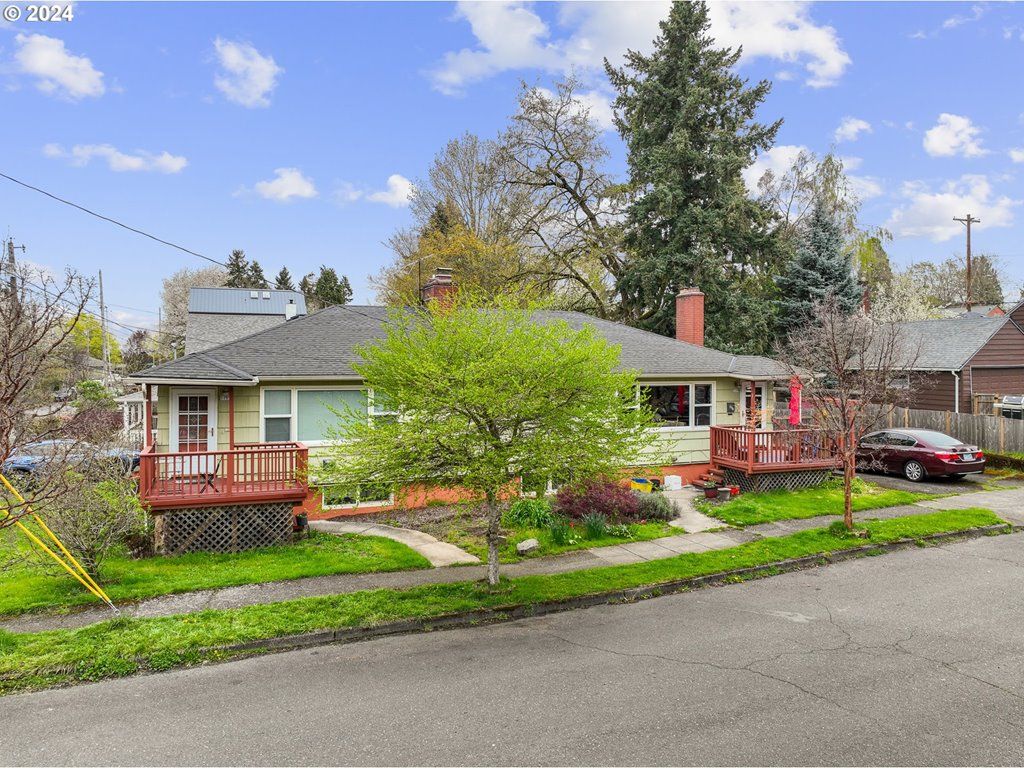 -1 Se TIBBETTS St, Portland, OR 97206