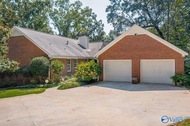 207 Hummingbird Way, Rainbow City, AL 35906
