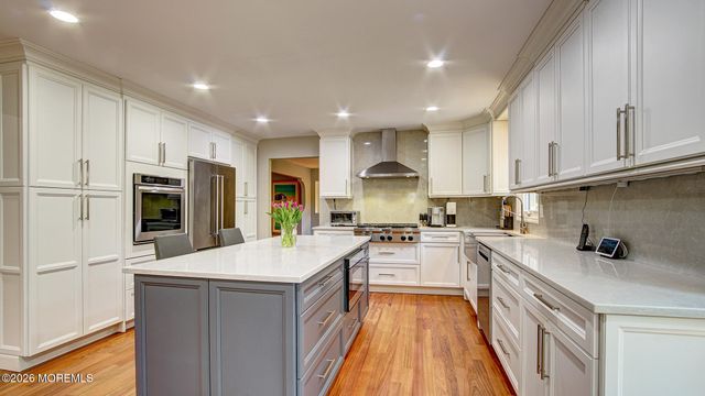 46 Thomas Drive, Manalapan, NJ 07726