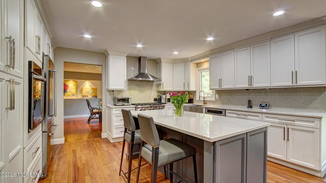 46 Thomas Drive, Manalapan, NJ 07726