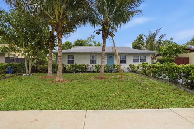 8230 SW 4th Place, North Lauderdale, FL 33068