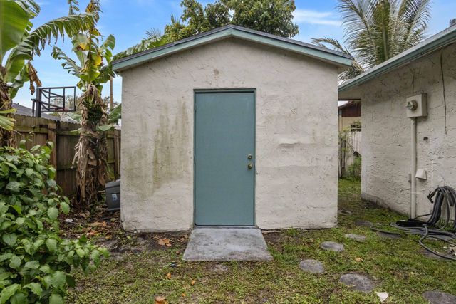 8230 SW 4th Place, North Lauderdale, FL 33068
