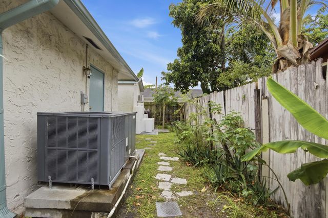 8230 SW 4th Place, North Lauderdale, FL 33068