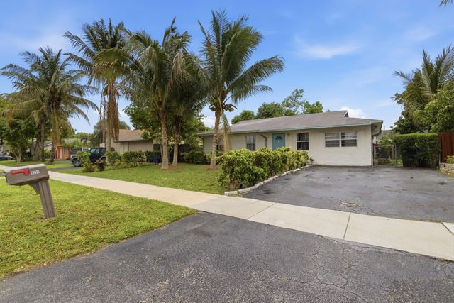8230 SW 4th Place, North Lauderdale, FL 33068