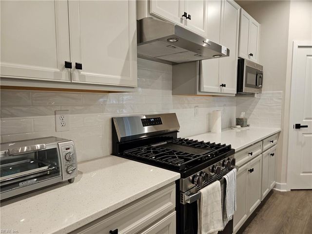 2213 Mainsail DR, Carrollton, VA 23314