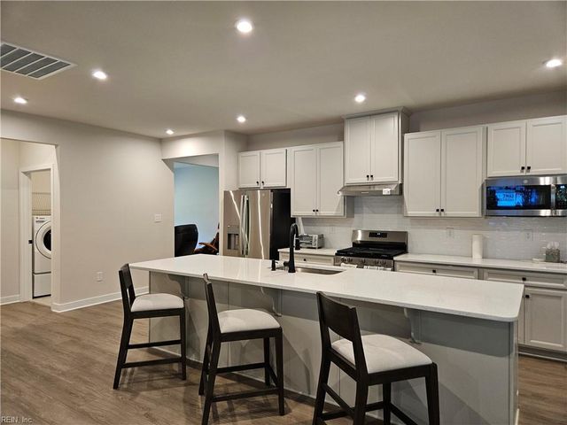 2213 Mainsail DR, Carrollton, VA 23314