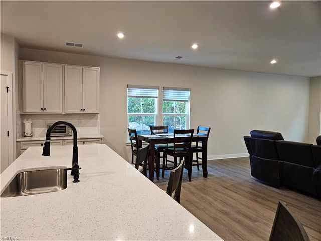 2213 Mainsail DR, Carrollton, VA 23314