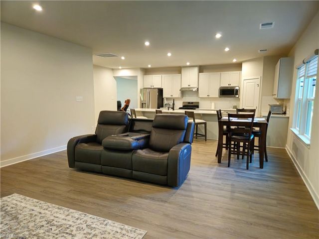 2213 Mainsail DR, Carrollton, VA 23314