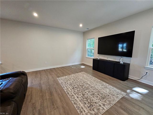 2213 Mainsail DR, Carrollton, VA 23314