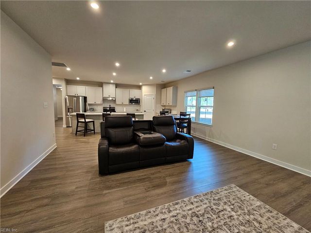 2213 Mainsail DR, Carrollton, VA 23314