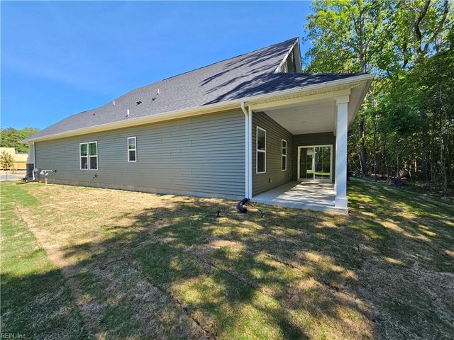 2213 Mainsail DR, Carrollton, VA 23314