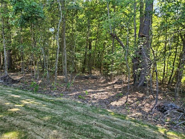 2213 Mainsail DR, Carrollton, VA 23314