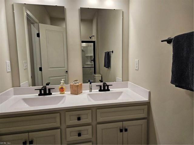 2213 Mainsail DR, Carrollton, VA 23314