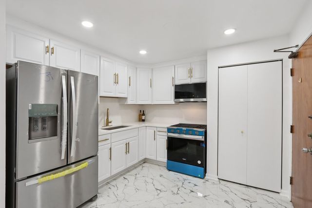 8916 Kenneth Drive 1E, Des Plaines, IL 60016