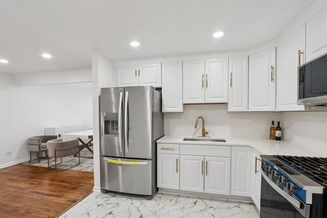 8916 Kenneth Drive 1E, Des Plaines, IL 60016