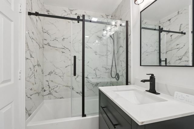 8916 Kenneth Drive 1E, Des Plaines, IL 60016