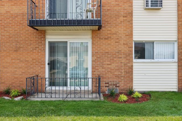 8916 Kenneth Drive 1E, Des Plaines, IL 60016