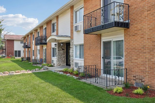 8916 Kenneth Drive 1E, Des Plaines, IL 60016