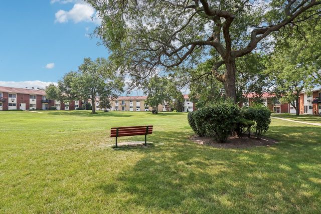 8916 Kenneth Drive 1E, Des Plaines, IL 60016