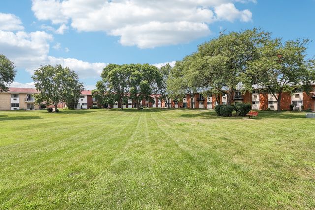 8916 Kenneth Drive 1E, Des Plaines, IL 60016