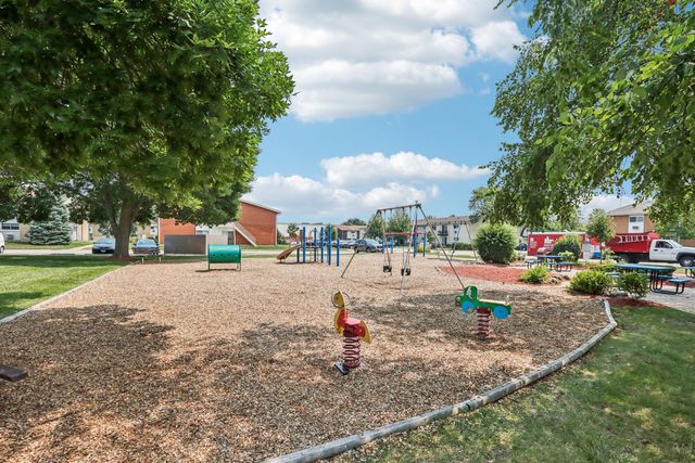 8916 Kenneth Drive 1E, Des Plaines, IL 60016